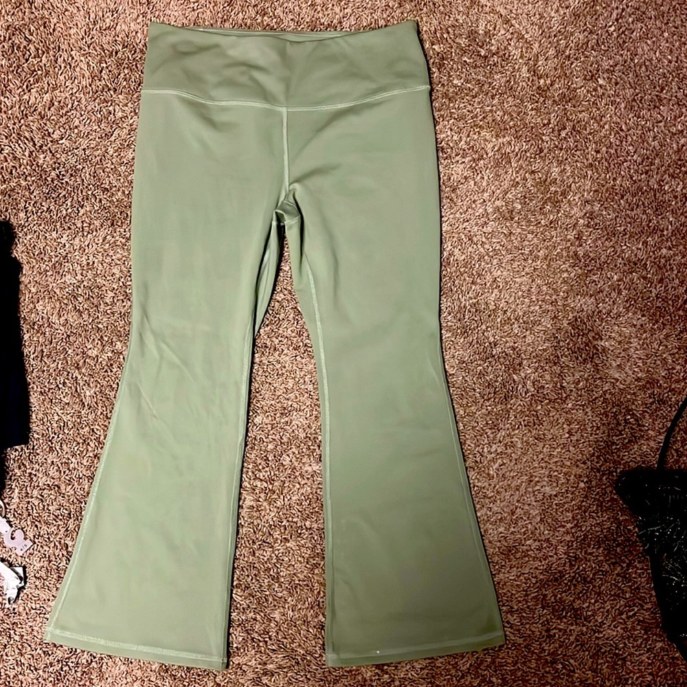 DSG Flare & Crop Athletic Pant